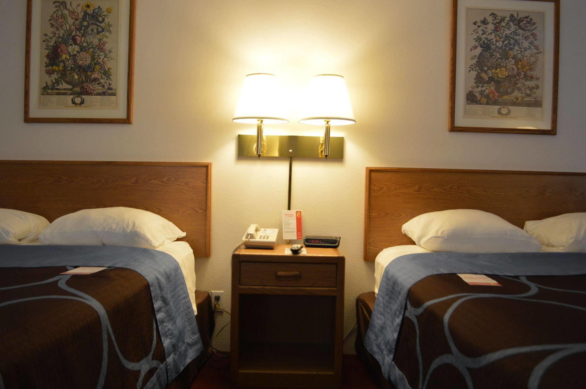 Super 8 By Wyndham Park Rapids Hotel Ngoại thất bức ảnh