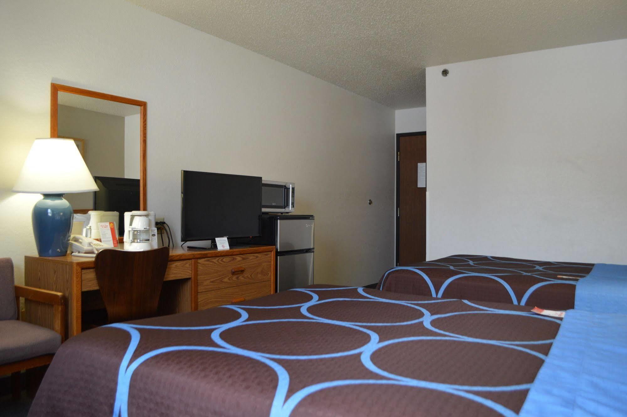 Super 8 By Wyndham Park Rapids Hotel Ngoại thất bức ảnh