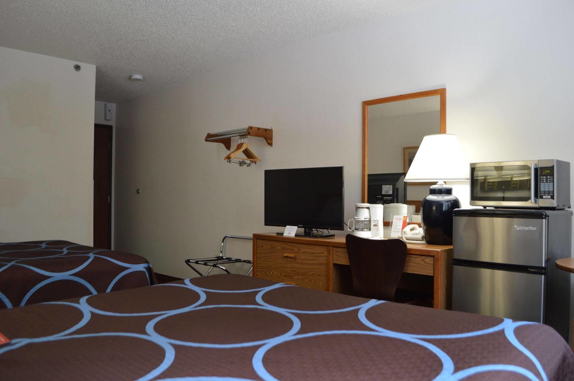 Super 8 By Wyndham Park Rapids Hotel Ngoại thất bức ảnh